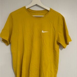 Nike Men's Mustard Short Sleeve Tee